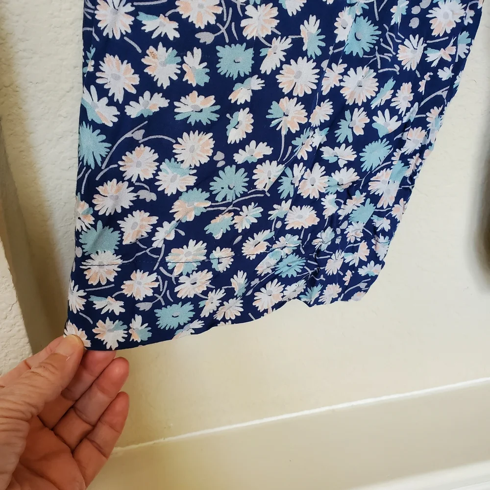 Madewell Blue and White Floral Wide-Leg Pants.  Size Medium - Picture 3 of 9